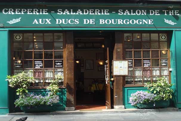 Devanture 01 de la crêperie restaurant Aux Ducs de Bourgogne 30 rue de Bourgogne 75007 à Paris 7